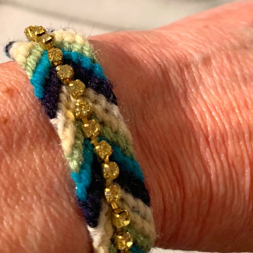Vintage 80s beige, blue and black bracelet with small rhinestones